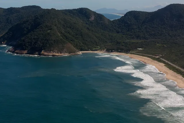Vista aérea de la playa de Grumari