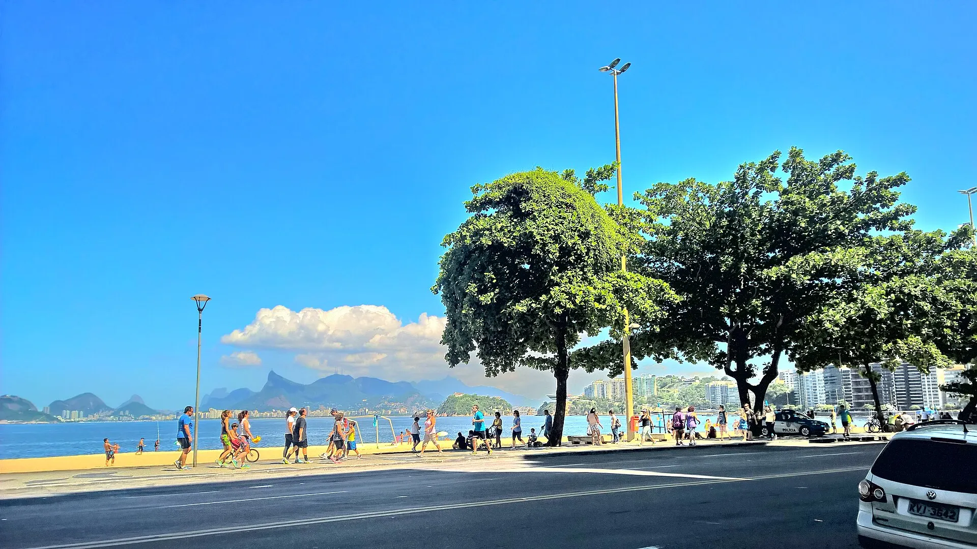 La playa de Icaraí, en Niterói, con Río al fondo