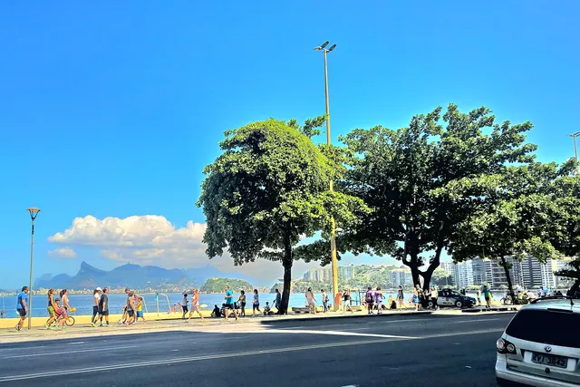 La playa de Icaraí, en Niterói, con Río al fondo